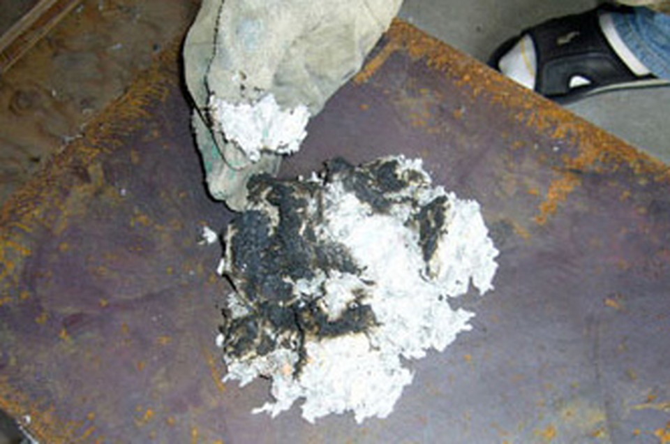 InCide PCセルロースファイバーは、表面が炭化したのみで、中にはダメージがみられません。