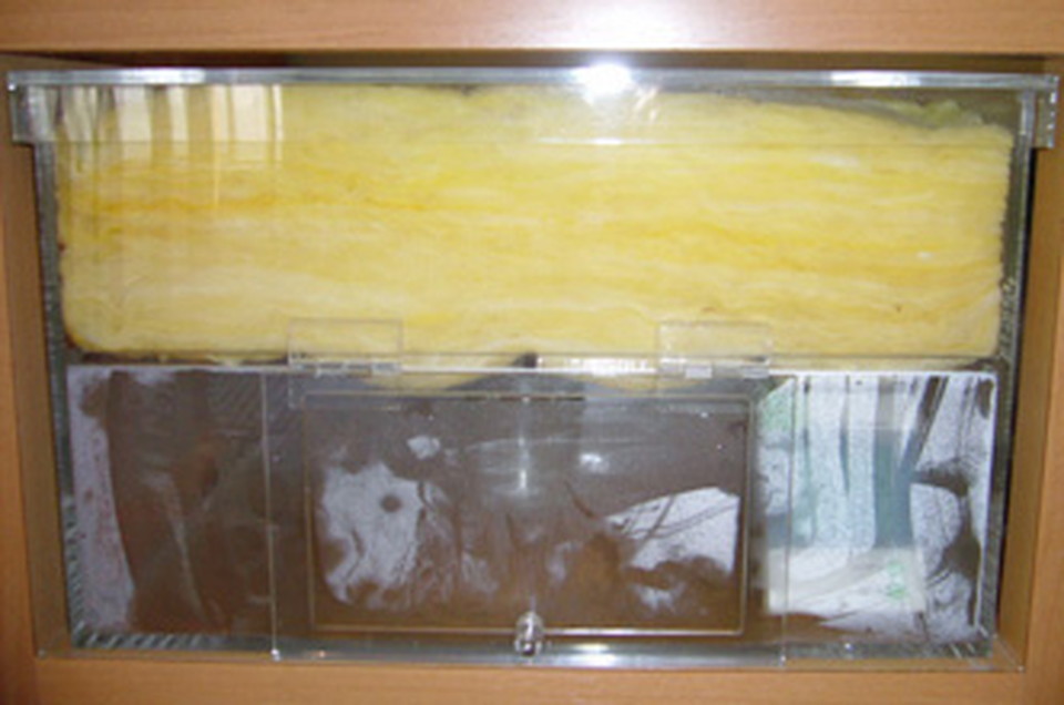 1時間経過後。グラスウールはまだ湿気による曇りがとれません。